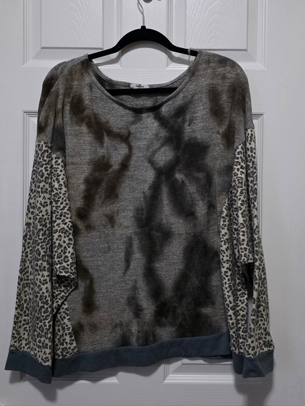 Women's Gray Tie-Dye Sweatshirt with Leopard-Print 3/4 Length Sleeves